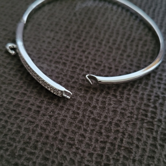 Coach Silver🤍 Pave Bar Hinged Bangle - NWOT - Picture 6 of 13